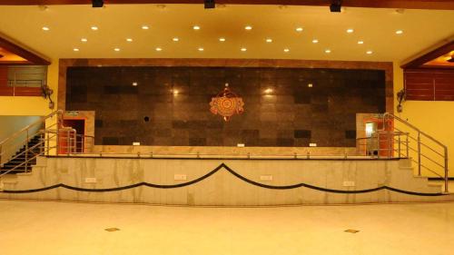 11-KM-Hall-1