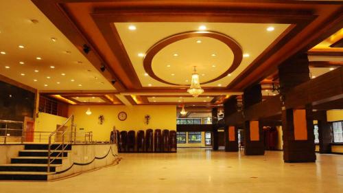 11-KM-Hall-2