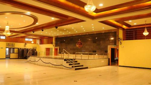 11-KM-Hall-6